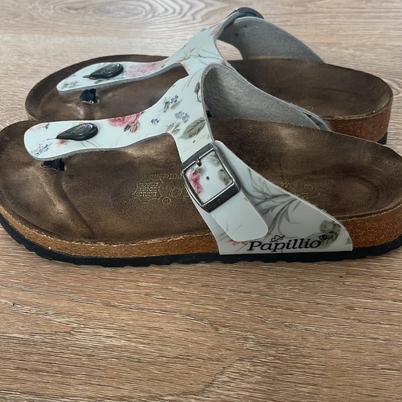 Birkenstock Floral White Sandals - Picture 4 of 11